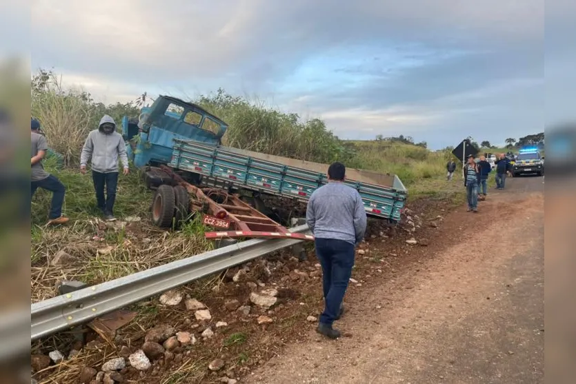 Uma pessoa morre e duas ficam feridas em capotamento na BR-376