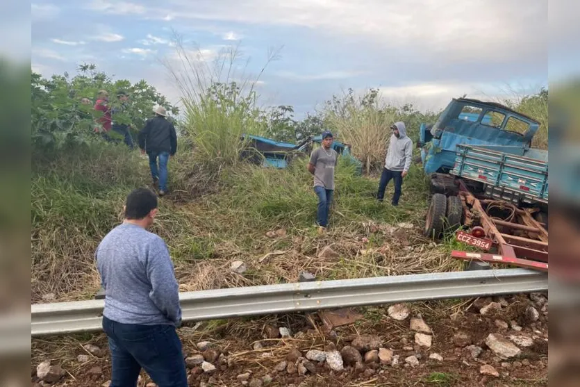 Uma pessoa morre e duas ficam feridas em capotamento na BR-376