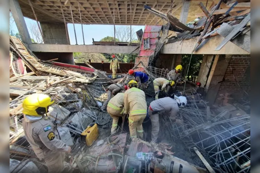  Várias equipes de emergência foram acionadas para atender a ocorrência. 