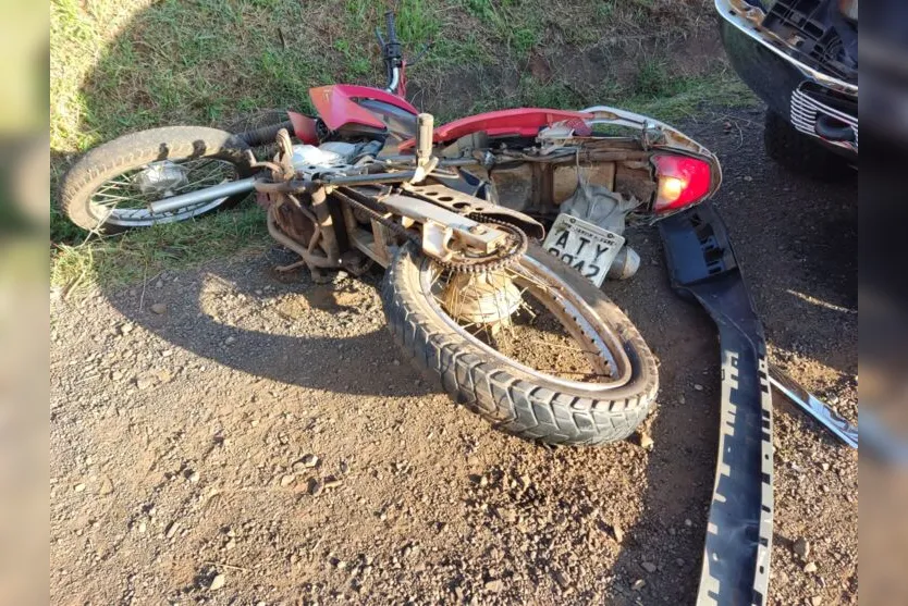  o motociclista teve ferimentos moderados, com suspeita de fratura de clavícula 