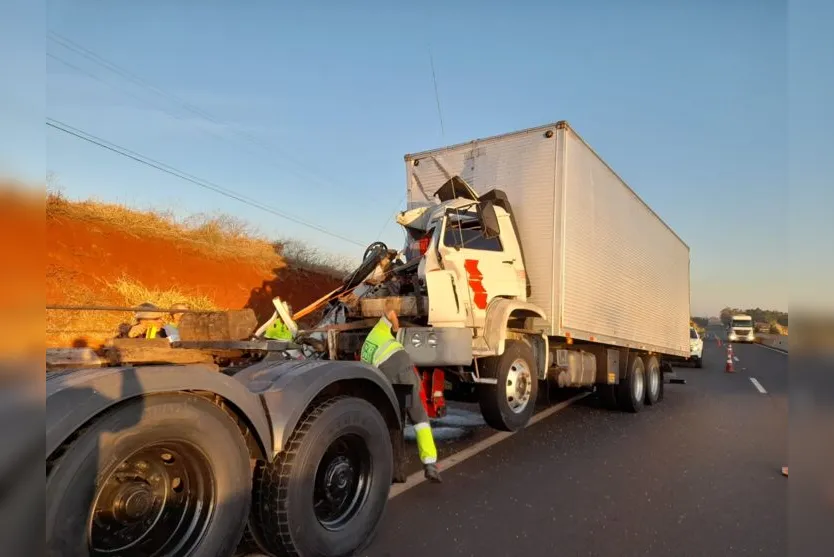  A Polícia Rodoviária Federal (PRF) confirmou que um caminhão carregado de cigarros 
