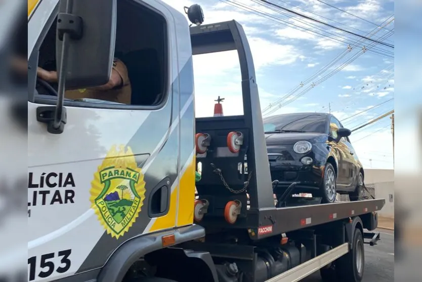  A equipe policial solicitou o guincho, que encaminhou o veículo para a delegacia 