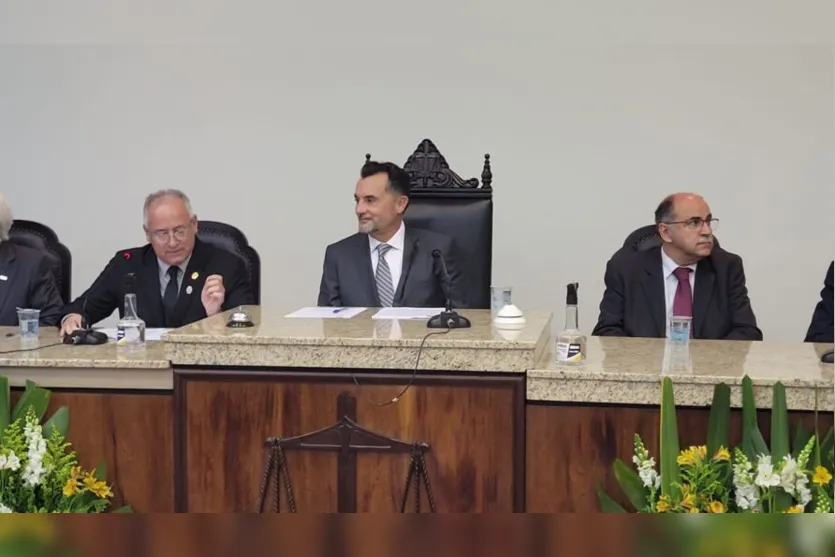  A homenagem é de autoria do vereador professor Molina, com assinatura de todos os vereadores 