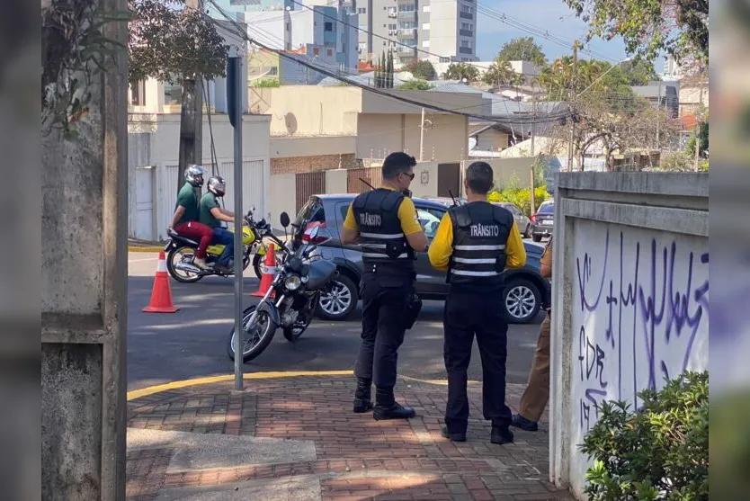  Agentes de trânsito da Prefeitura Municipal de Apucarana 