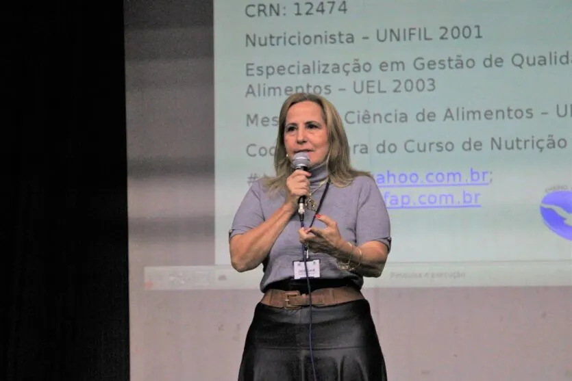  As profissionais da área acompanharam uma palestra com a nutricionista Tatiana Marin 