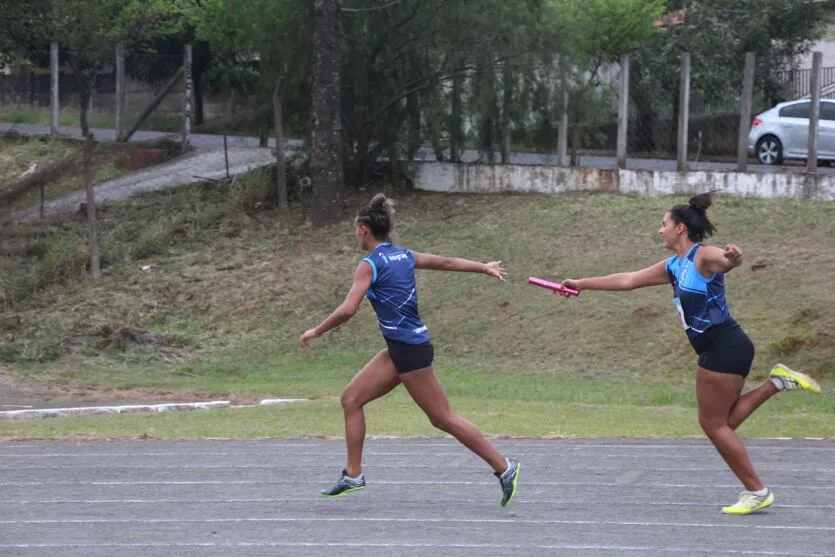 Atletismo e natação dão início ao 61º Jogos Universitários do Paraná