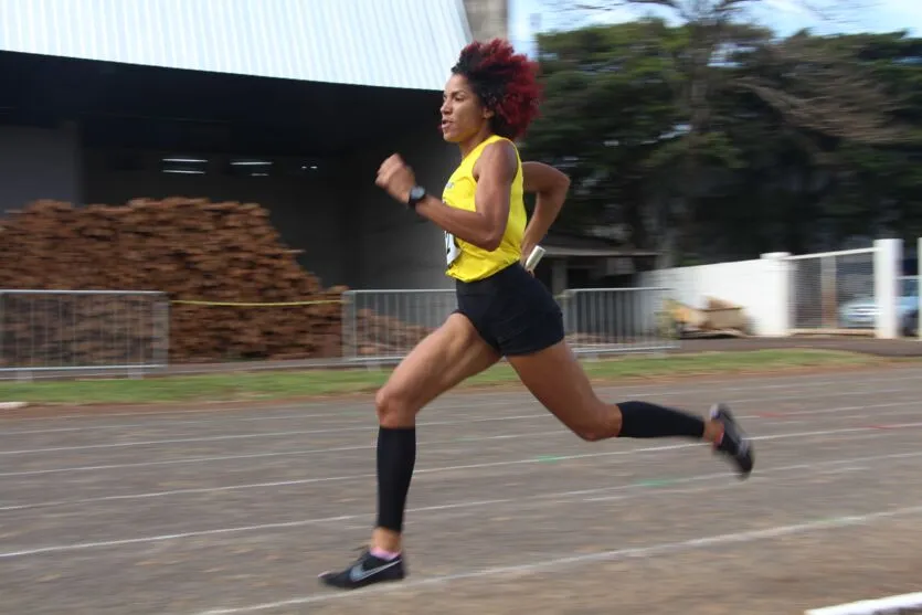 Atletismo e natação dão início ao 61º Jogos Universitários do Paraná