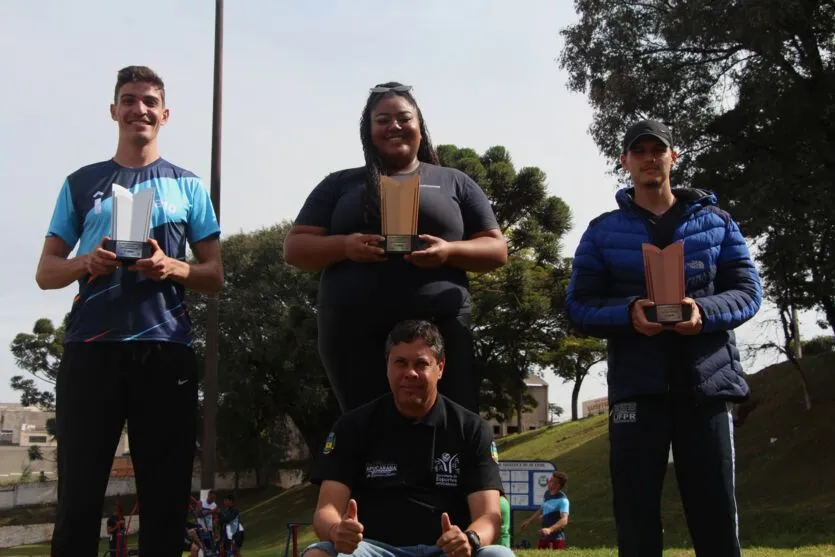 Atletismo e natação dão início ao 61º Jogos Universitários do Paraná
