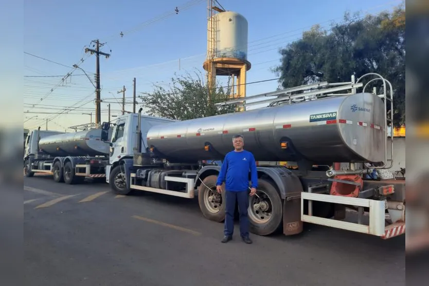 Caminhões-pipa abastecem Mauá da Serra após colapso em poço; Entenda
