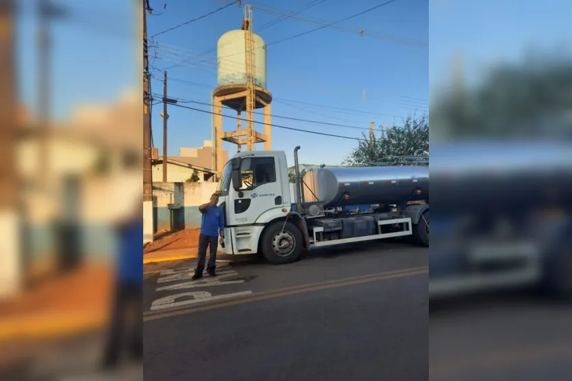 Caminhões-pipa abastecem Mauá da Serra após colapso em poço; Entenda