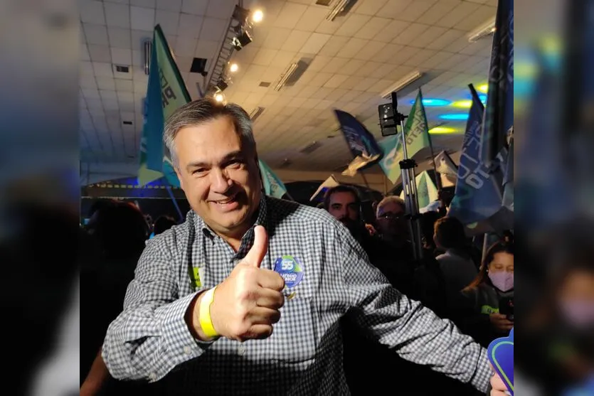  Candidatura do ex-prefeito e ex-secretário de estado da Saúde pode tirar Apucarana da fila de espera de 32 anos para ter um deputado federal. 