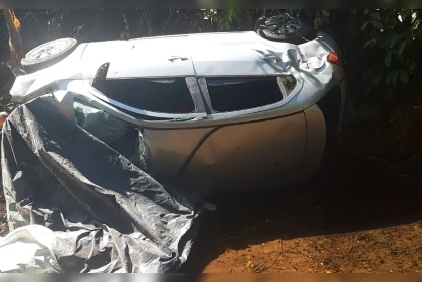  Carro caiu em um córrego após passar em alta velocidade em uma viela 