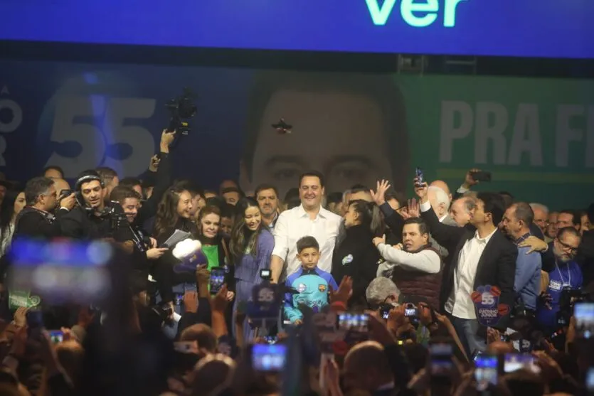  Cerca de cinco mil pessoas acompanharam na manhã deste sábado (30) a convenção estadual do Partido Social Democrático (PSD) do Paraná. 