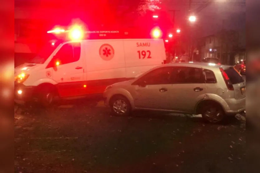 Colisão entre veículos provoca capotamento em Arapongas