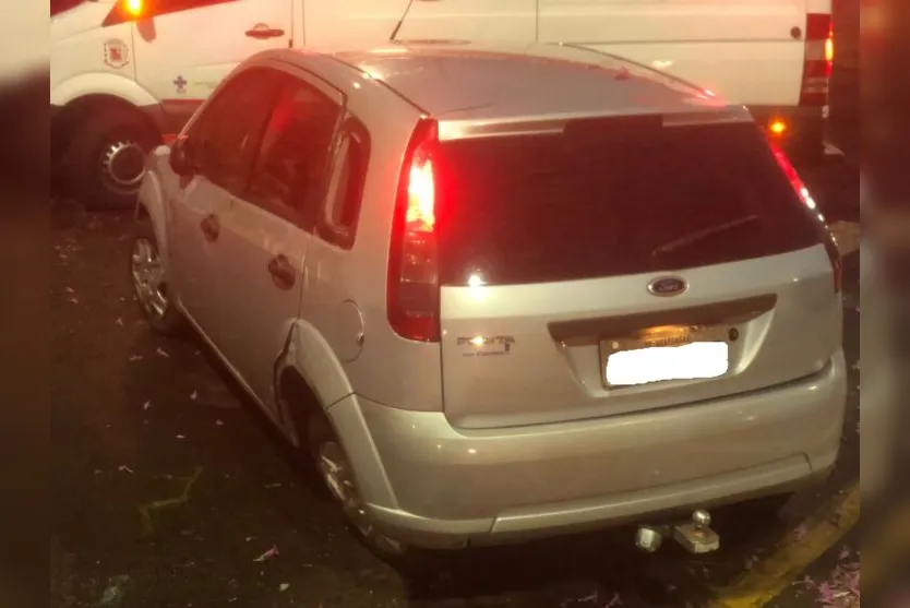 Colisão entre veículos provoca capotamento em Arapongas