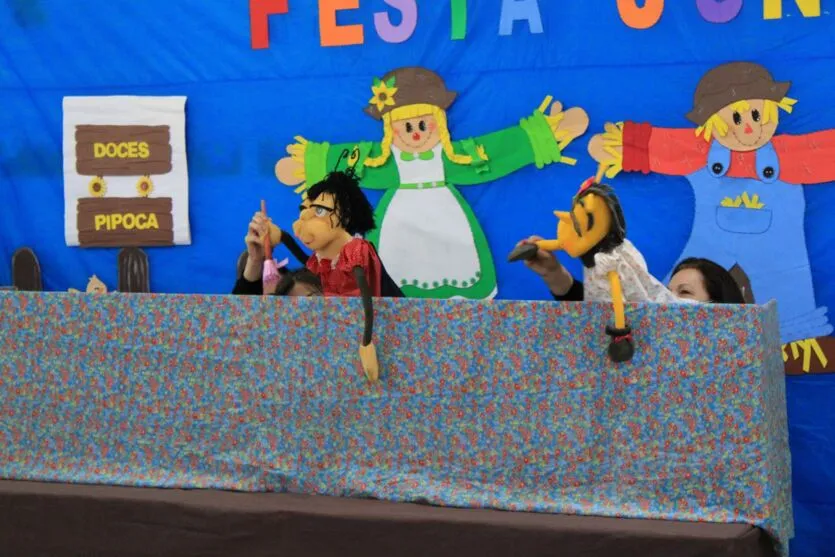  Como cineminha, contação de história, pintura coletiva, desenhos livres com colas coloridas e muito mais 