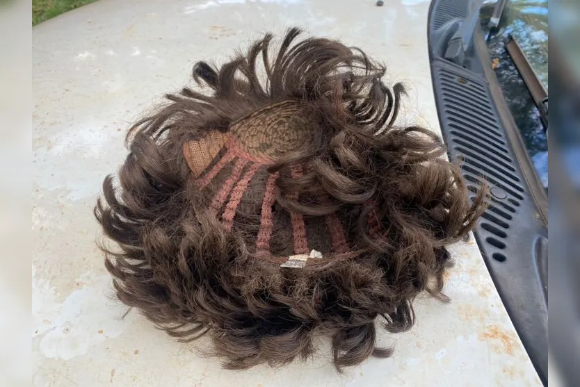  De acordo com a Polícia Militar (PM), um dos ladrões colocou o facão no pescoço de uma das vítimas. 