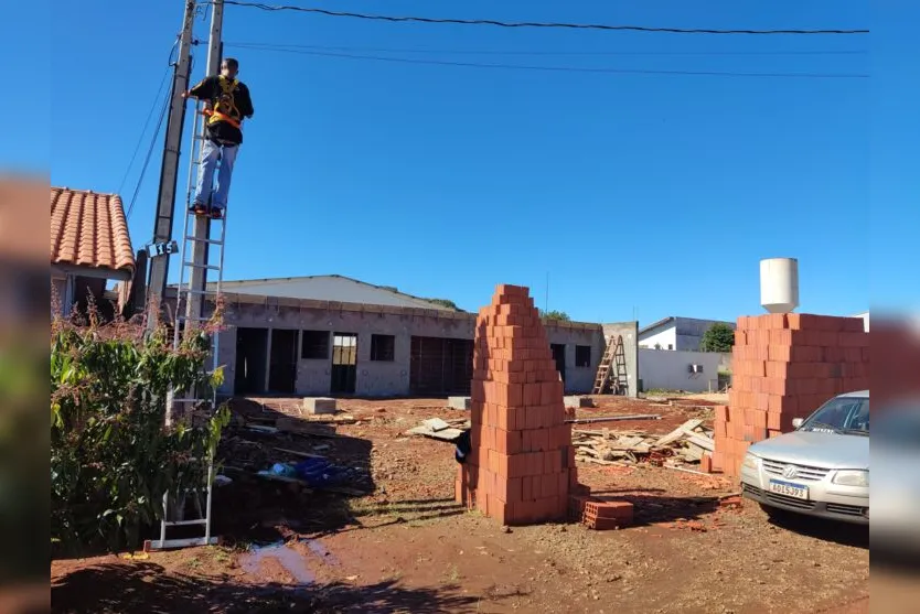  Desde antes da emancipação do município há mais de 40 anos, o terminal rodoviário de Lunardelli funciona improvisado no centro da cidade em uma lanchonete 