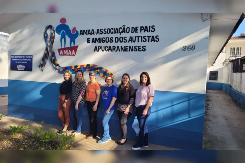  Equipe da Amaa: a psicóloga Jociélly Plath, fonoaudióloga Gisele Barros, tesoureira Márcia Gasparoto, presidente Maria Honorato, secretária Aline Lopes e conselheira fiscal Luciana Rizzo 