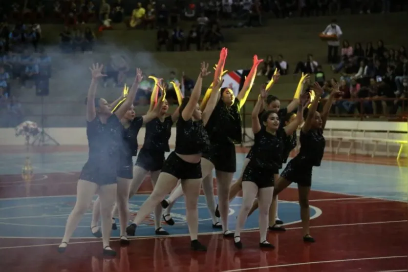  Escola de Ginástica Rítmica de Apucarana realizou uma apresentação 