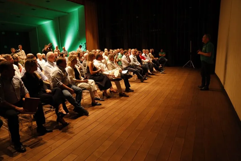  Evento reuniu empresários, autoridades e corretores de imóveis de Apucarana 