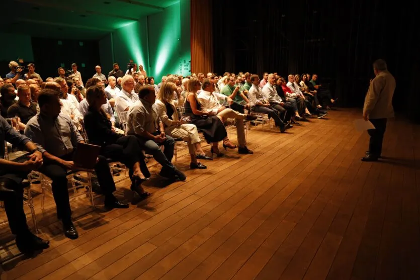  Evento reuniu empresários, autoridades e corretores de imóveis de Apucarana 