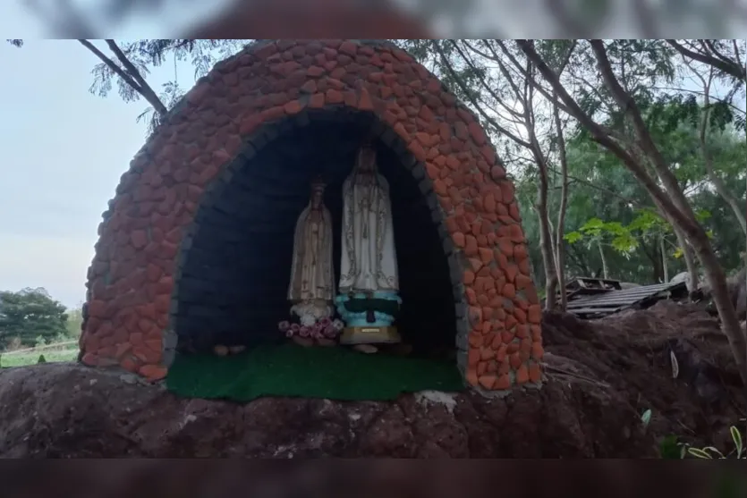 Imagem de santa danificada por vândalos volta a gruta de Apucarana