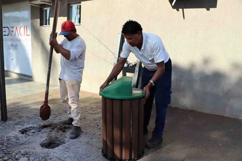 Ivaiporã investe recursos da taxa do lixo e adquire lixeiras ecológica
