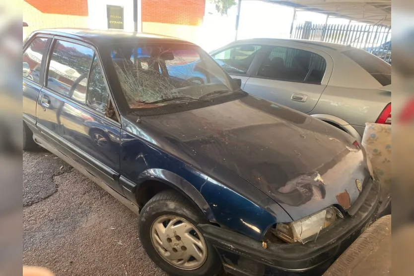  Monza foi apreendido pela polícia e permanece no pátio da delegacia 