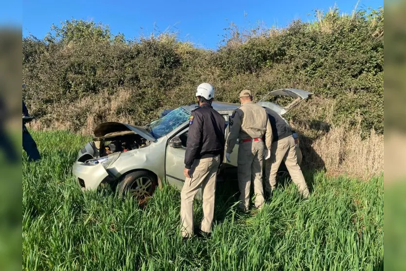  O Corpo de Bombeiros de Apucarana também foi chamado para atender o acidente 