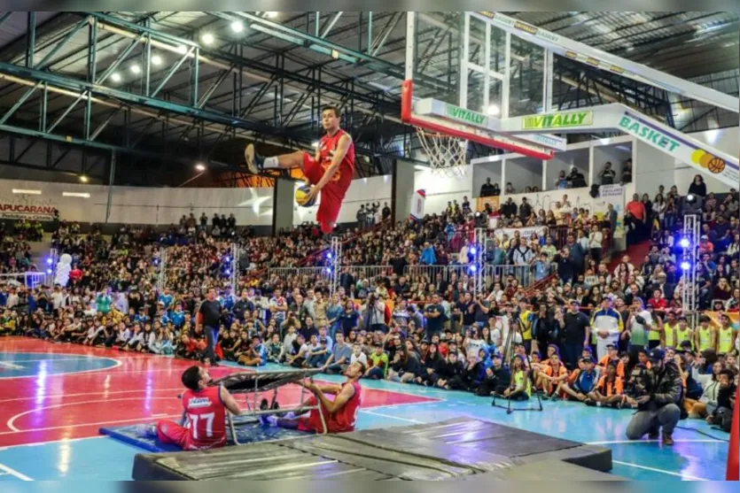  O Grupo “Ginasloucos” foi fundado em 1995 no Centro Universitário da Grande Dourados (Unigran)-MS 