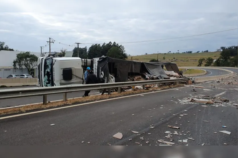  O acidente aconteceu na noite deste domingo (31), por volta das 22h20 