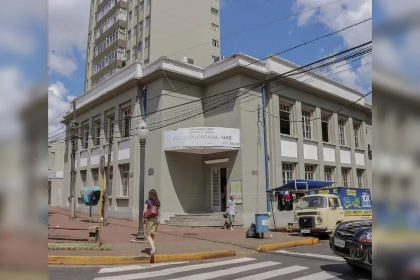  O polo apucaranense da Universidade Aberta do Brasil (Polo da UAB) 