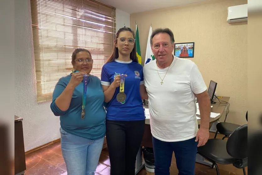  O secretário de Esportes de Arapongas,  Altair Sartori, recebeu a atleta e comemorou a conquista 