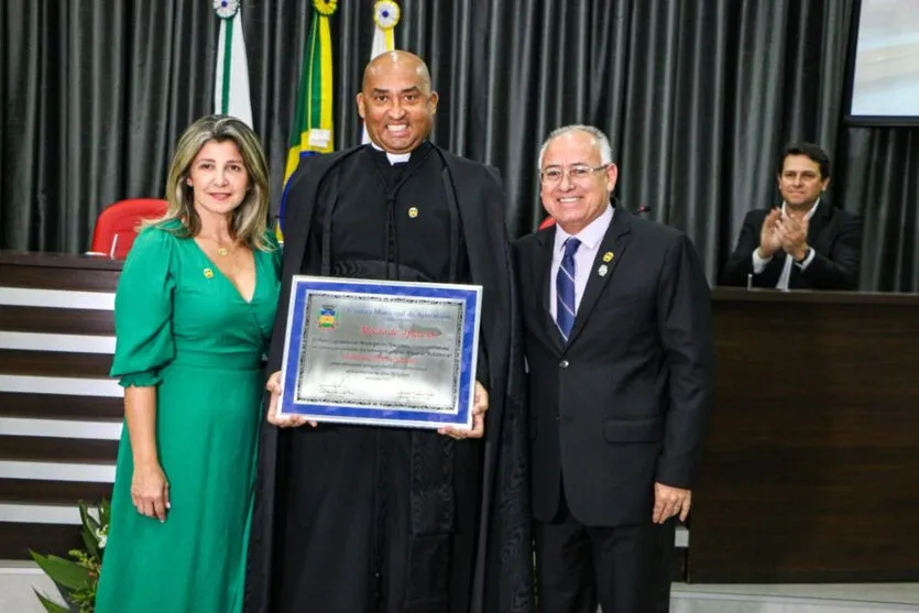 Padre Rezende recebe Moção de Aplausos da Câmara de Apucarana