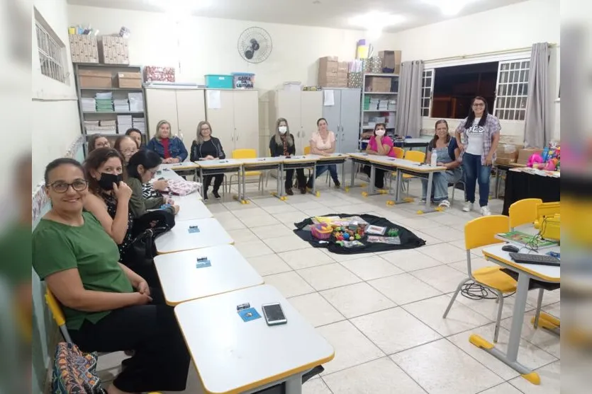 Participaram do encontro os professores do programa 