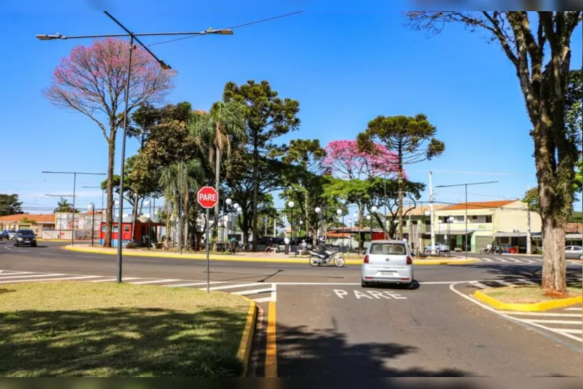  Praça Duque de Caxias, localizada junto à Rua Padre Severino Cerutti, nas imediações do Colégio São José 