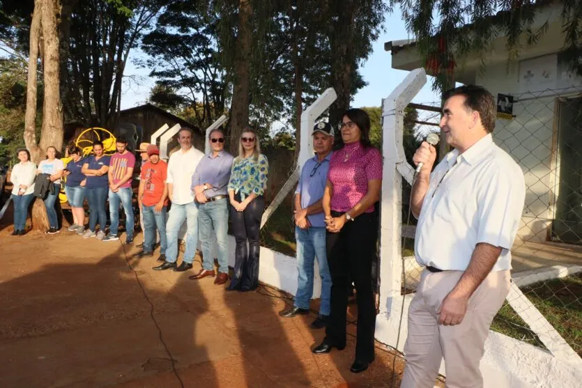 Prefeito de Ivaiporã entrega ambulância no distrito do Santa Bárbara