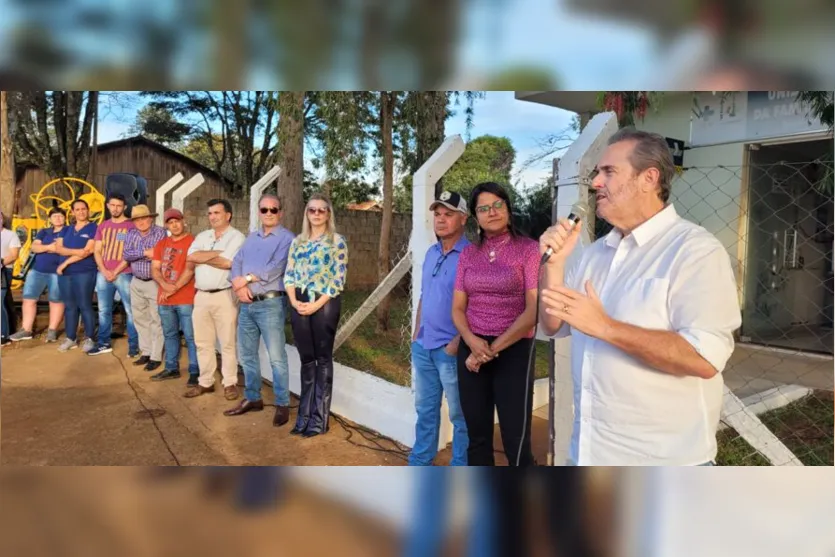 Prefeito de Ivaiporã entrega ambulância no distrito do Santa Bárbara