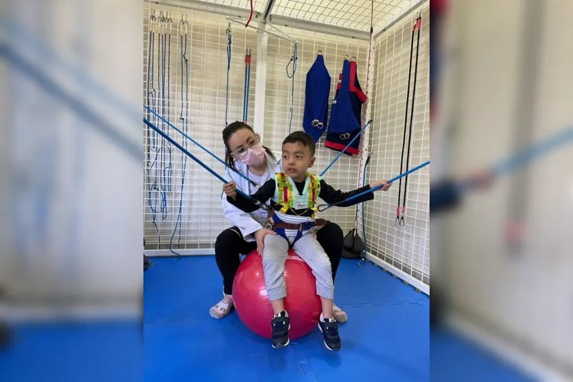 Prefeitura e Apae garantem tratamento pelo método PediaSuit; confira