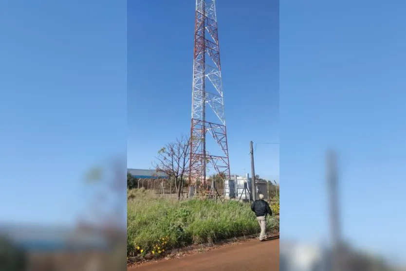  Torrem onde o homem subiu tem mais de 50 metros de altura 