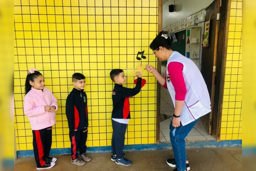 Volta às aulas é marcada por muita alegria em Apucarana