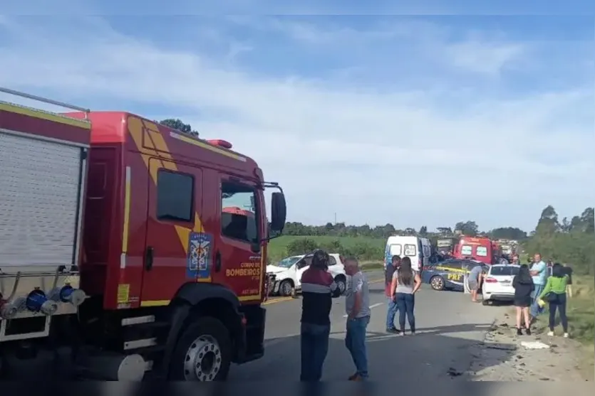 A colisão envolveu um Ford Fiesta Sedan e um Uno 