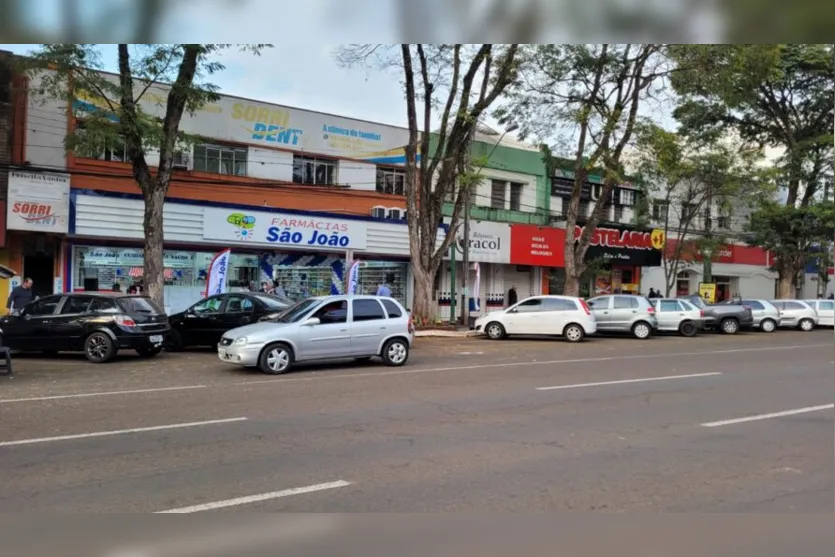  A farmácia está localizada na Praça Ruy Barbosa, 246, no centro da cidade 