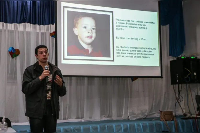  A palestra foi ministrada pelo escritor e fotógrafo Nicolas Brito Sales 