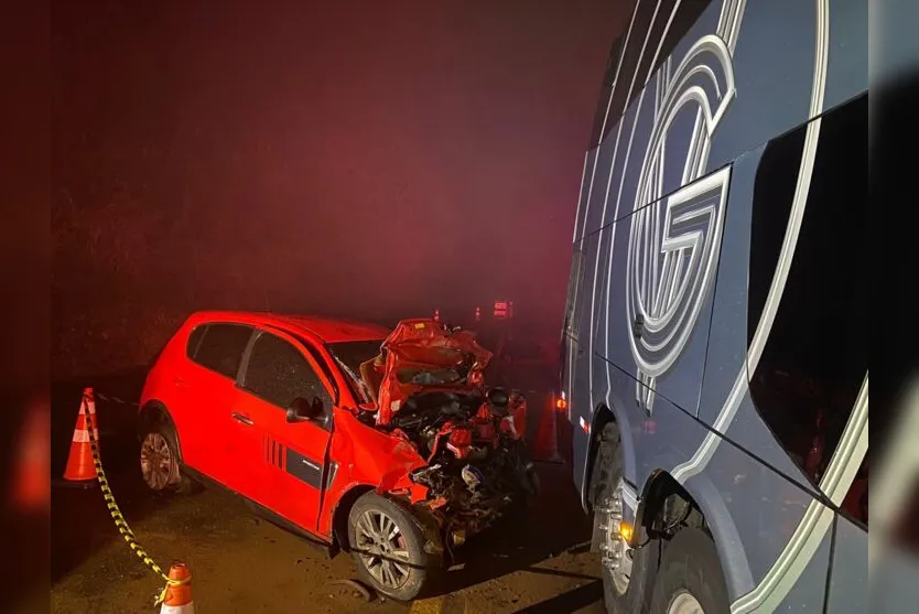 Acidente entre carro e ônibus provoca morte de irmãos em Mauá da Serra
