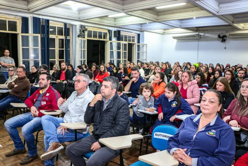 Apucarana implanta o ensino de Libras nas escolas da Rede Municipal