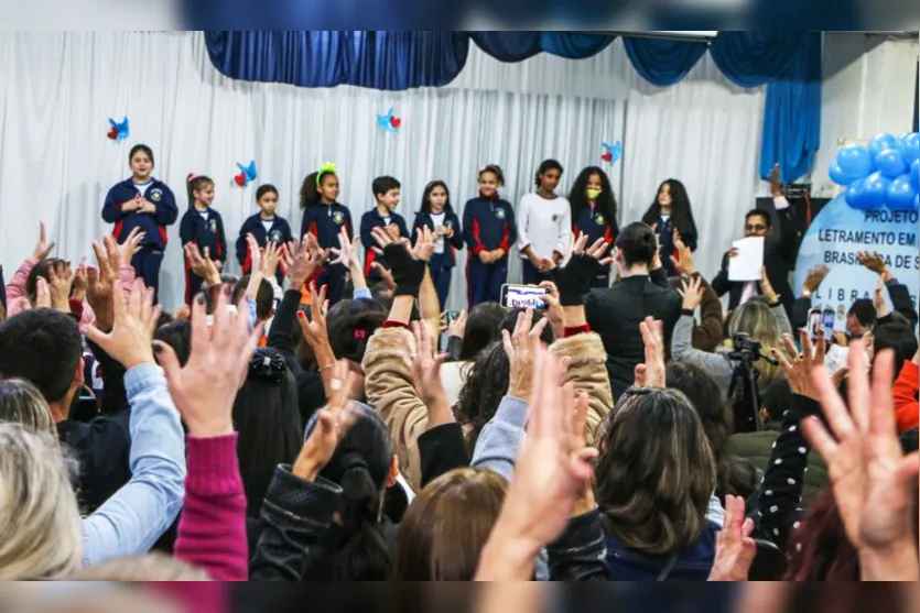 Apucarana implanta o ensino de Libras nas escolas da Rede Municipal