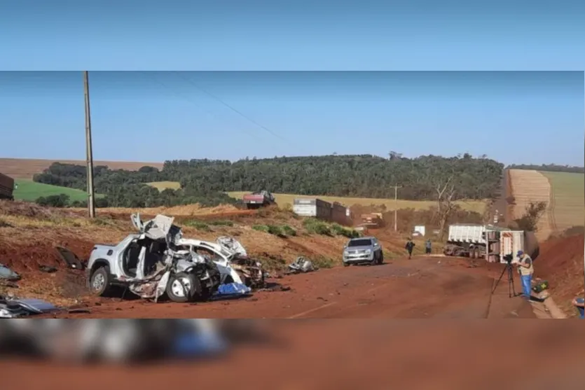  Carro ficou completamente destruído após o grave acidente 