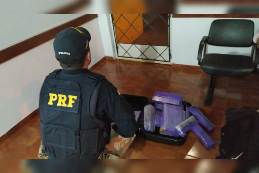  Conforme a PRF,  a abordagem aconteceu em frente ao módulo em Apucarana, na BR-376 